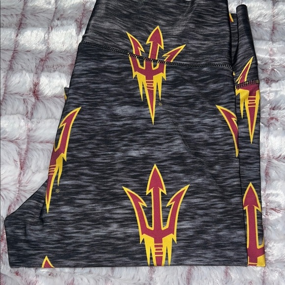 Vibrant Black and Yellow‎ Patterned Leggings - Picture 12 of 16